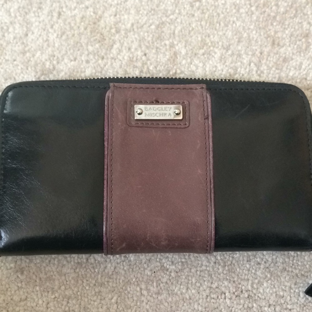 PREOWNED BADGLEY MISHKA BLACKBROWN LEATHER WALLET
